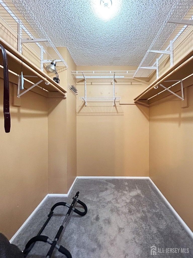 325 Hampshire Court - Photo 18