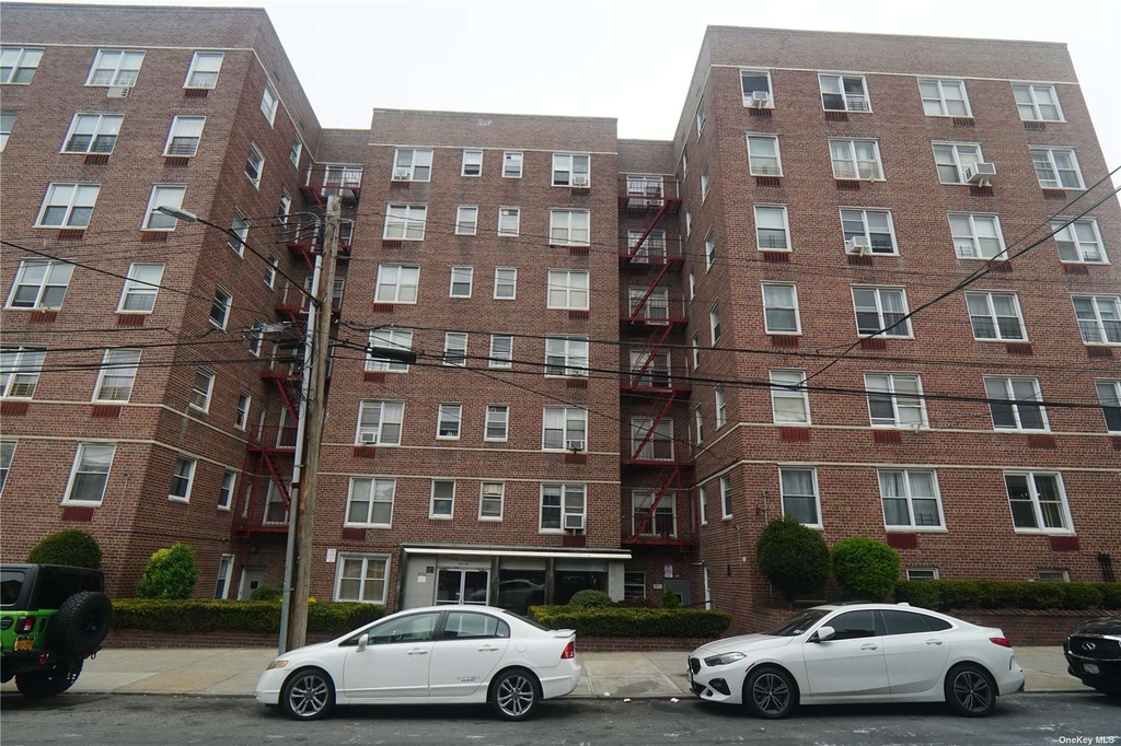 63-45 Saunders Street - Photo 0