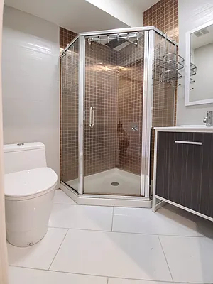 585 Franklin Avenue - Photo 4