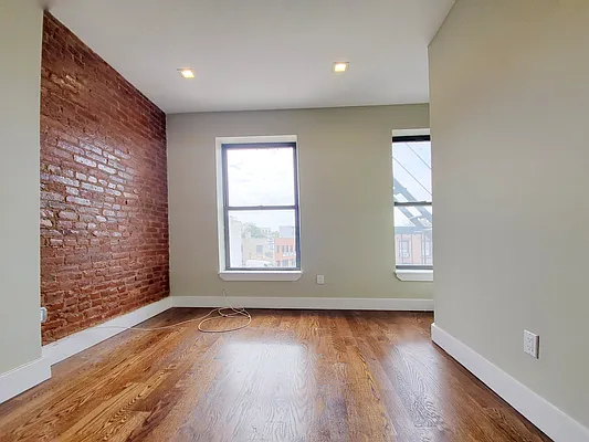 585 Franklin Avenue - Photo 3