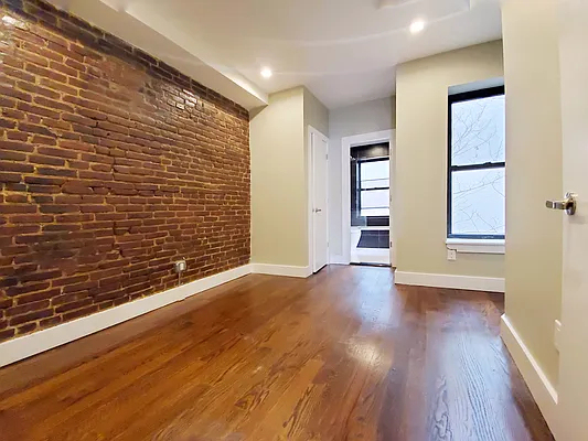 585 Franklin Avenue - Photo 6
