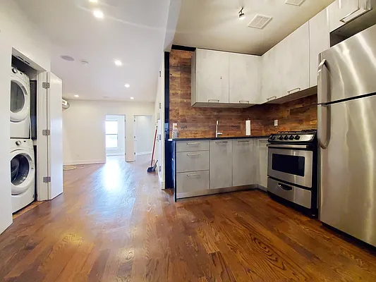 585 Franklin Avenue - Photo 0