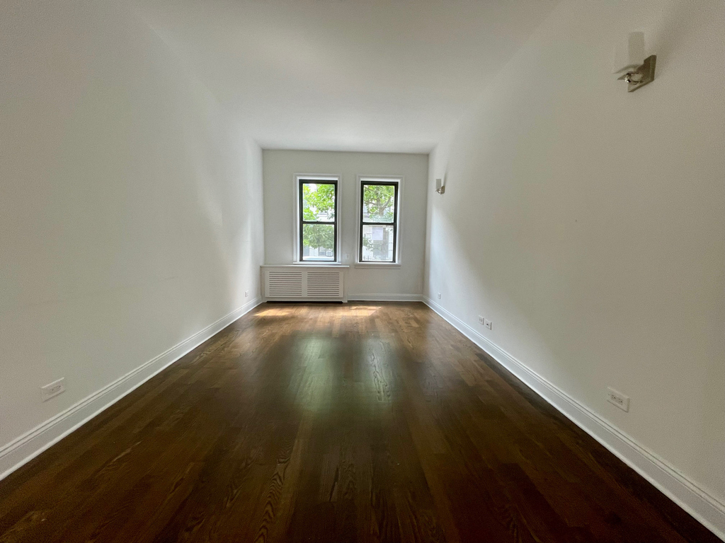 West 22nd st - Photo 1
