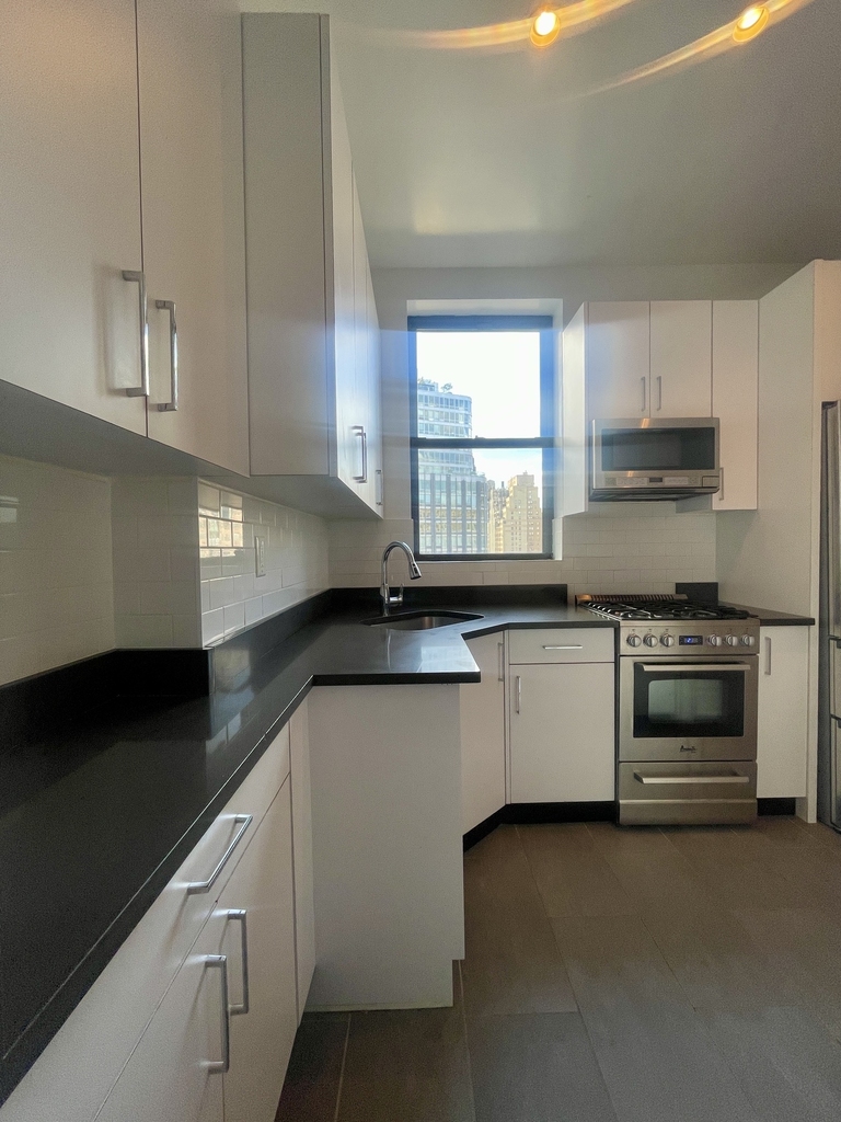 166 West 72nd Street, 9D - Photo 12