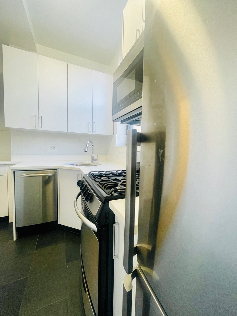 166 West 72nd Street - Photo 10