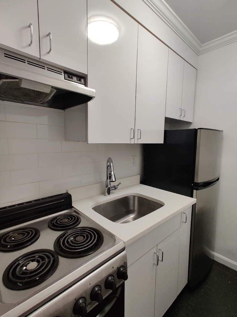 72/Broadway - Photo 1