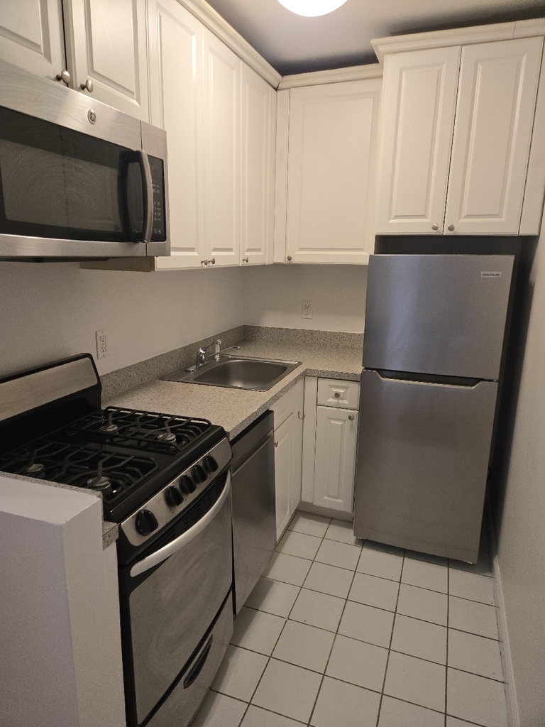 306 East 91st Street - Photo 4