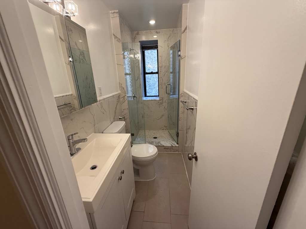 326 East 58th Street - Photo 4