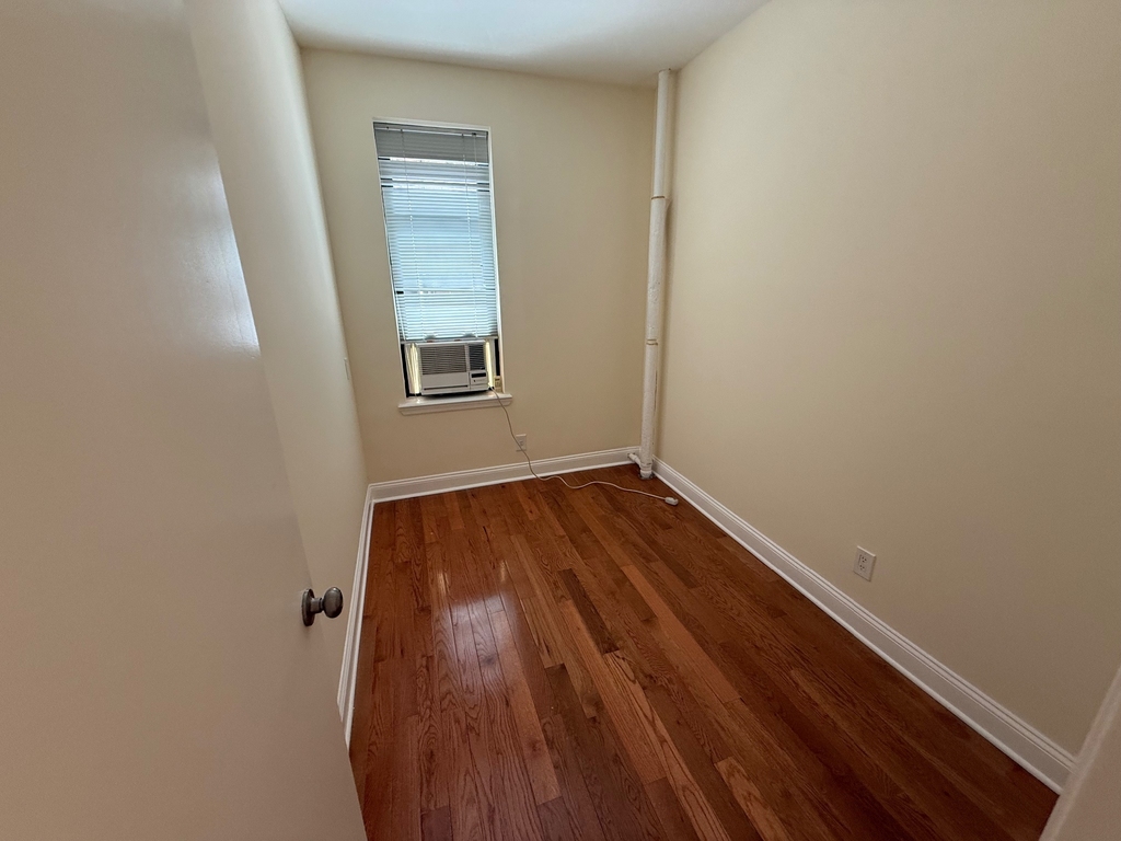 326 East 58th Street - Photo 3