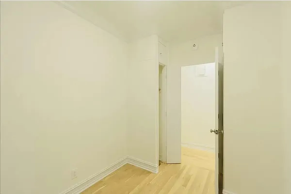 326 East 58th Street - Photo 8