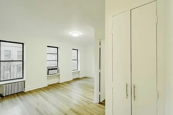 326 East 58th Street - Photo 2