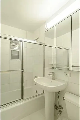 326 East 58th Street - Photo 9