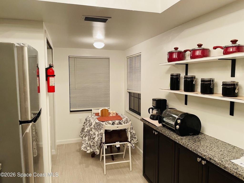 159 Queens Court - Photo 14