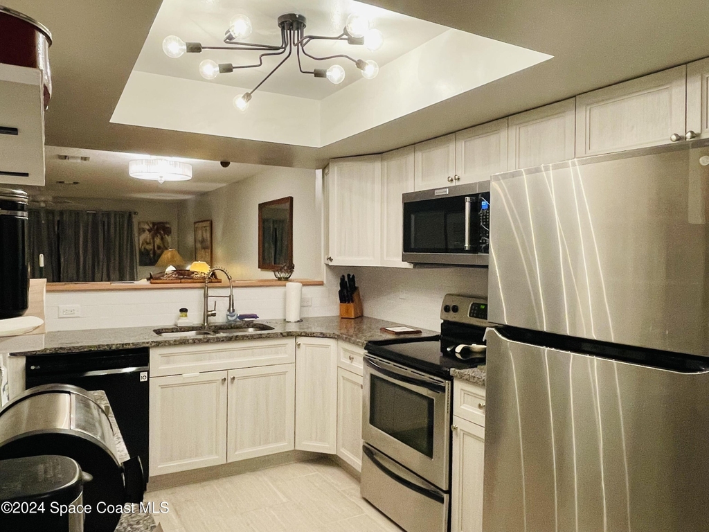159 Queens Court - Photo 11