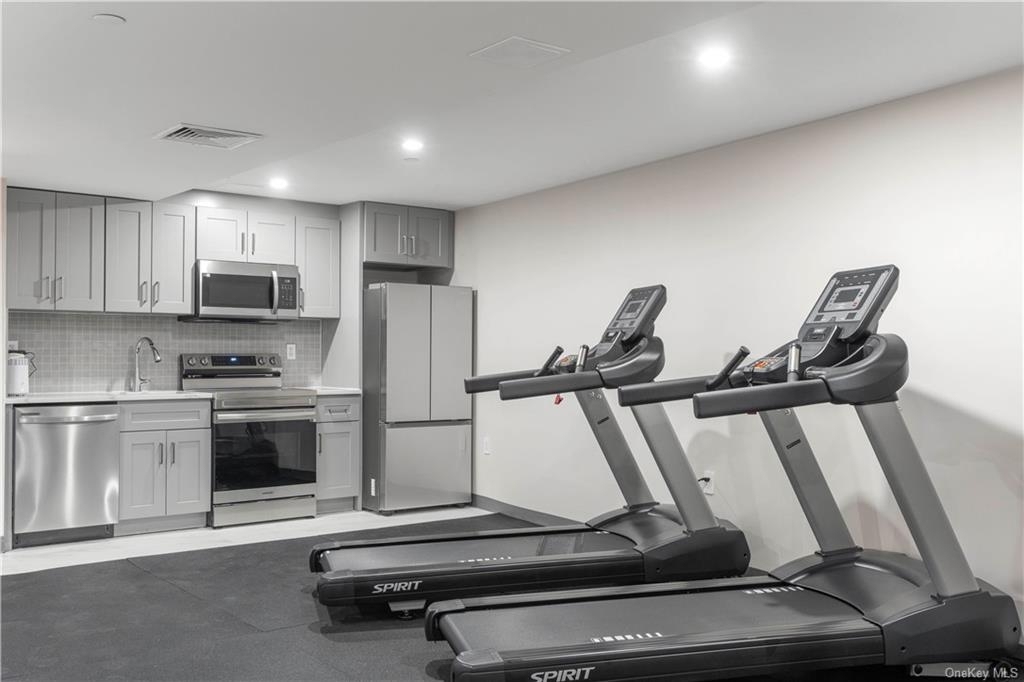 112 Seaman Avenue - Photo 18