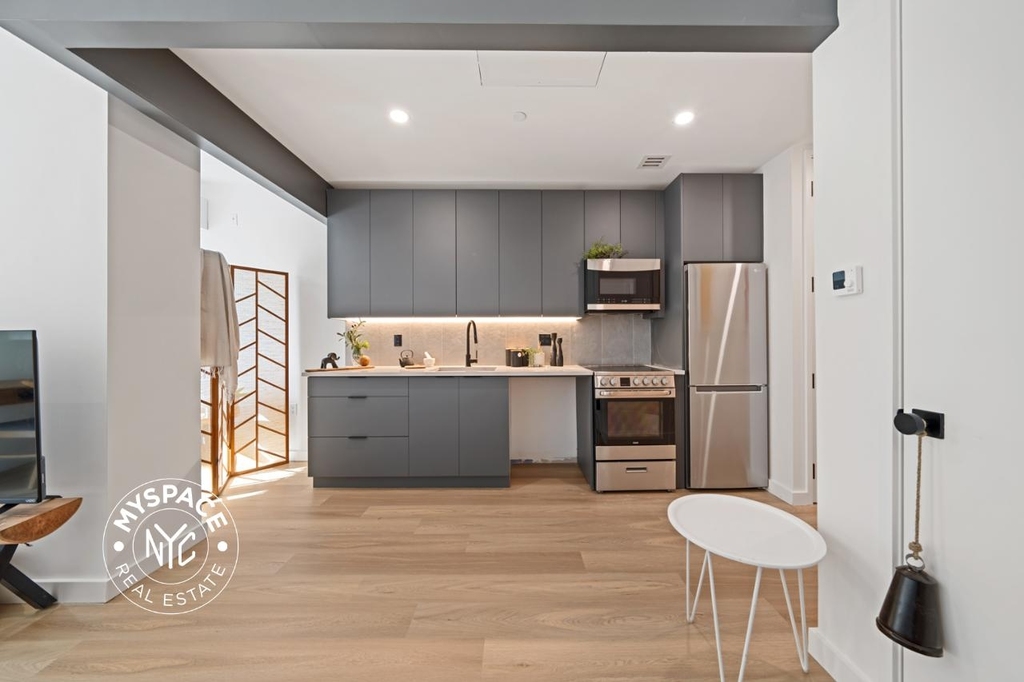 931 Carroll Street - Photo 2