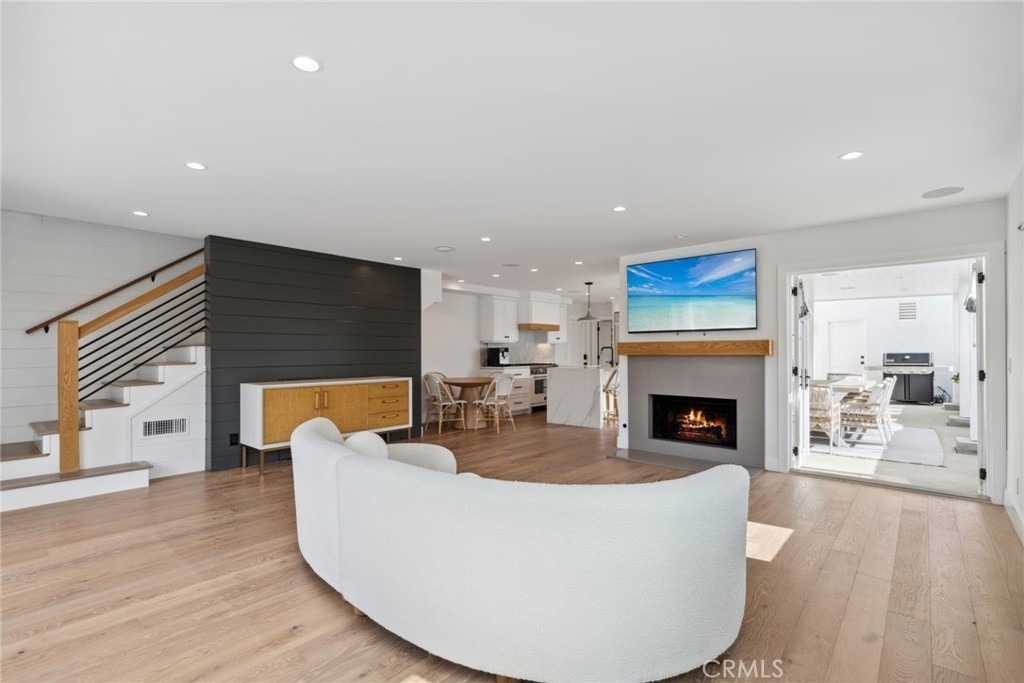 300 Coral Avenue - Photo 2
