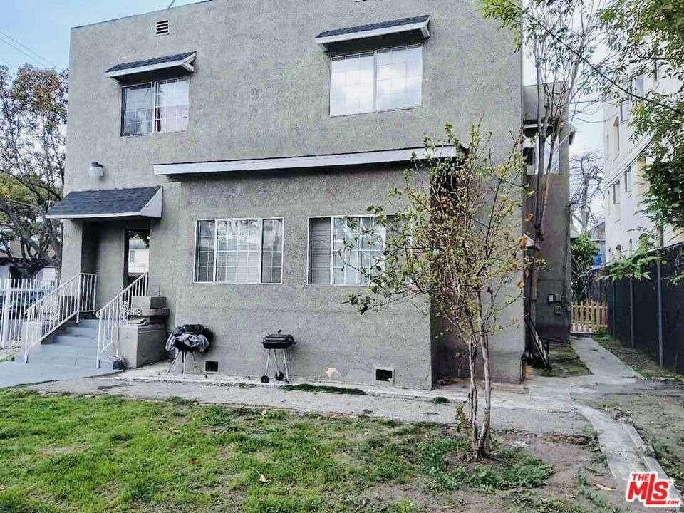 1981 Estrella Avenue - Photo 3