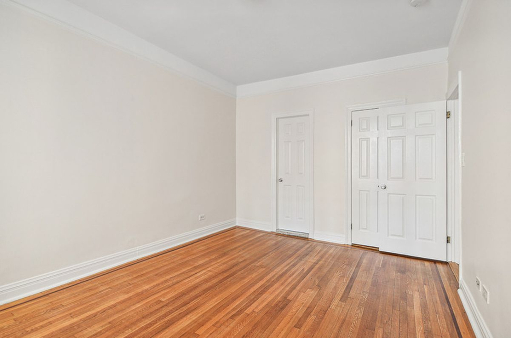 West 10th Street - Photo 2