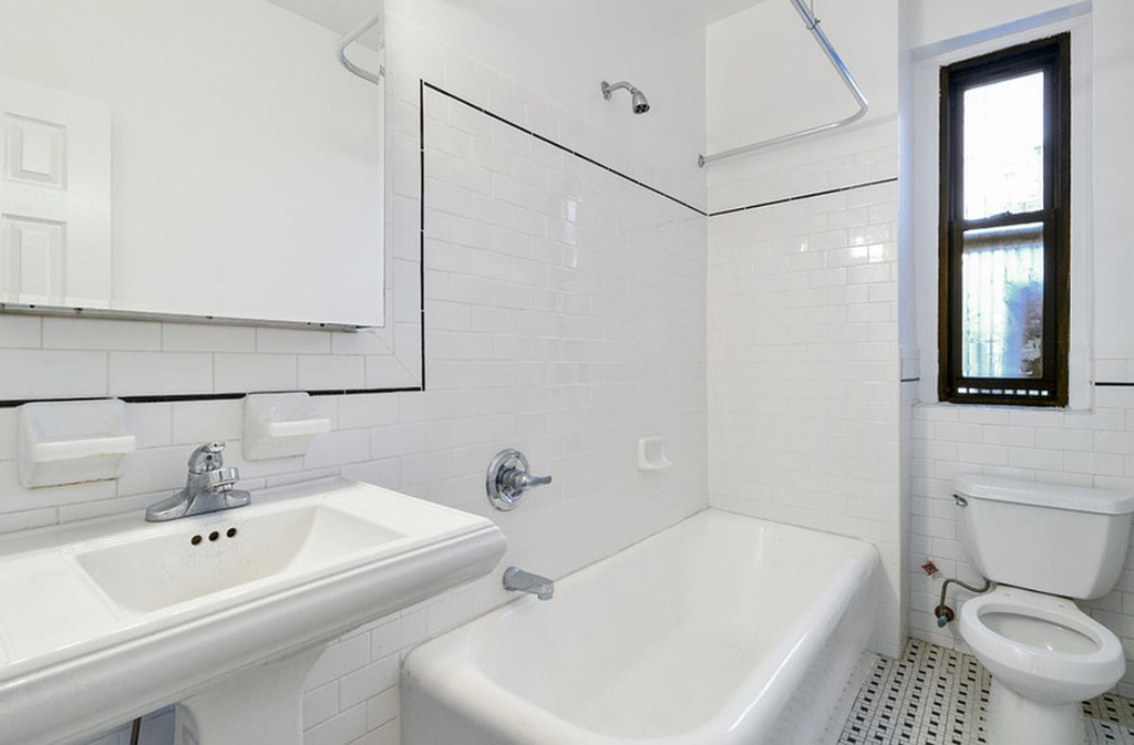 West 10th Street - Photo 3