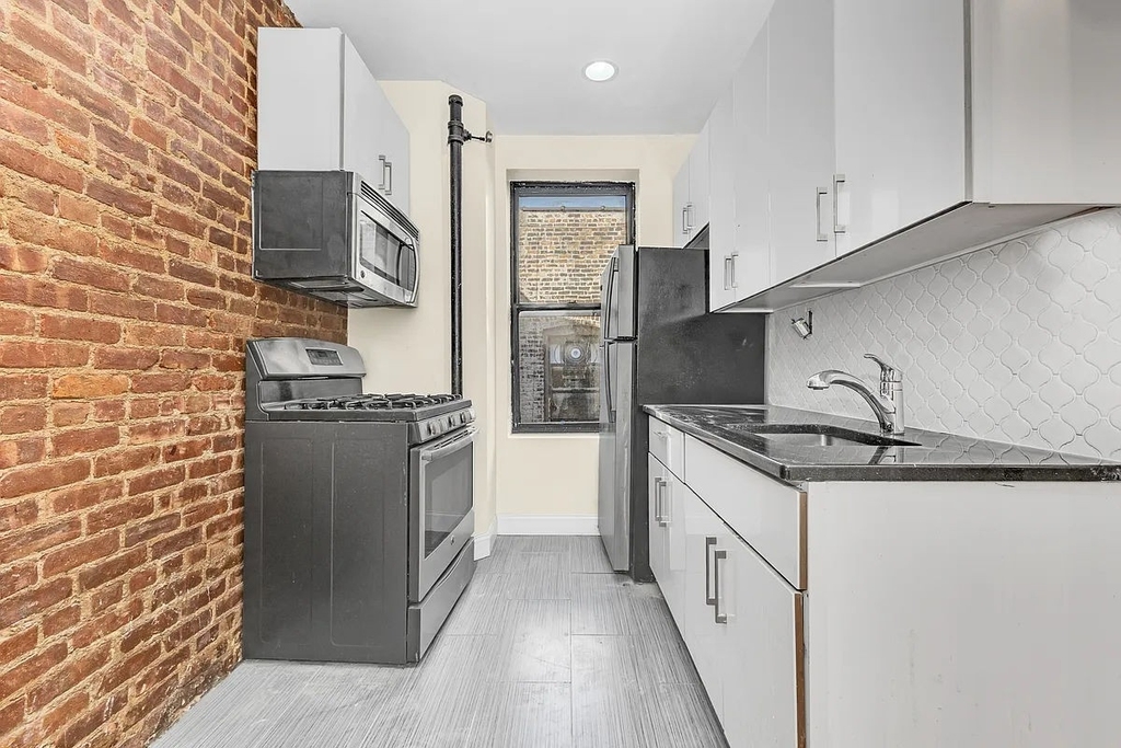 537 W 158th St - Photo 1