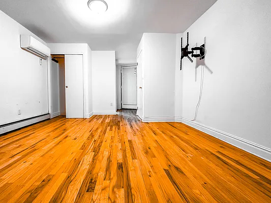 East 58th Street /2nd Ave - Photo 3