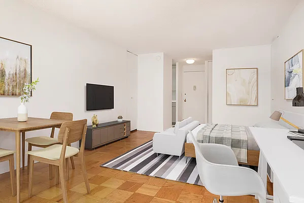  East 52nd Street - Photo 2