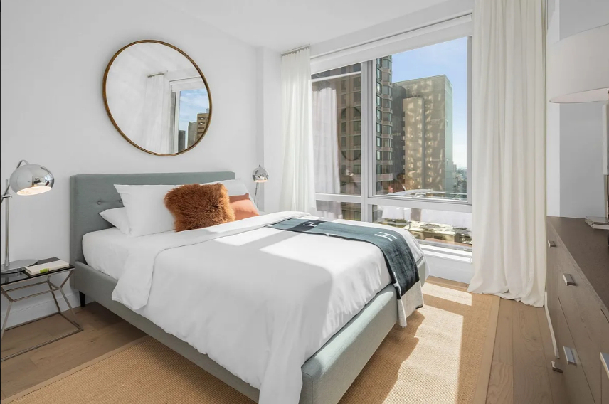 Third Avenue - Photo 1
