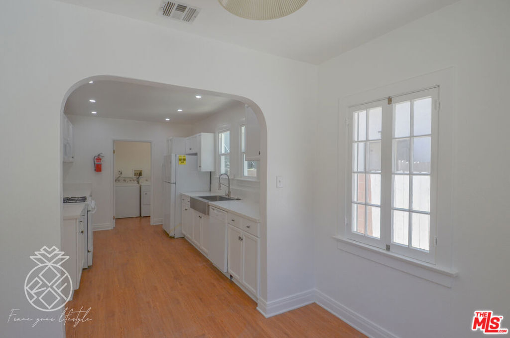 1845 Midvale Avenue - Photo 38