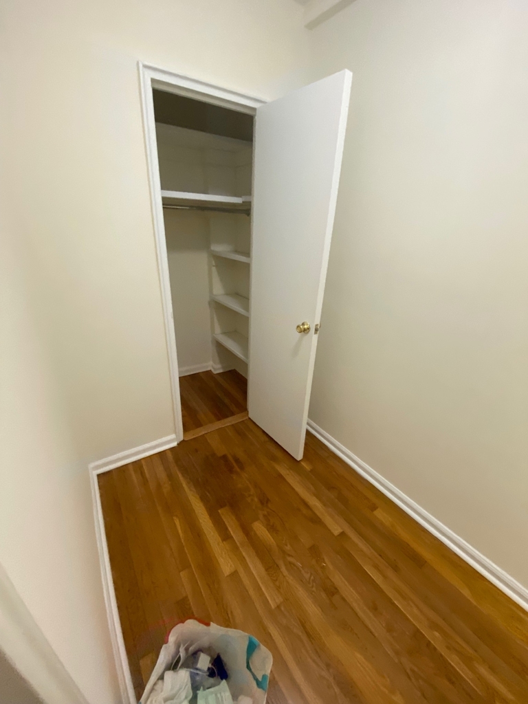 York Avenue - Photo 3