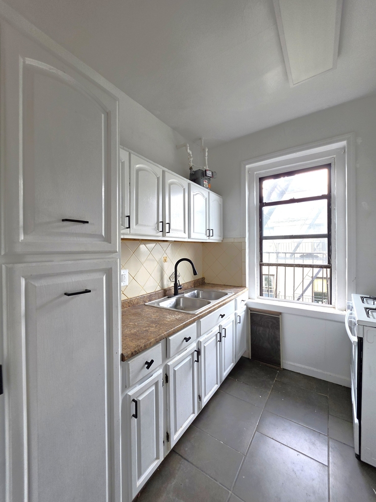 21-77 33rd Street - Photo 3