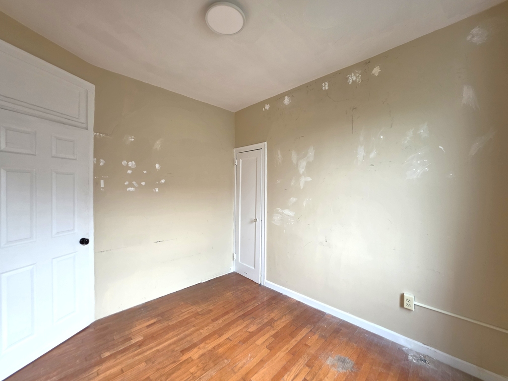 21-77 33rd Street - Photo 12