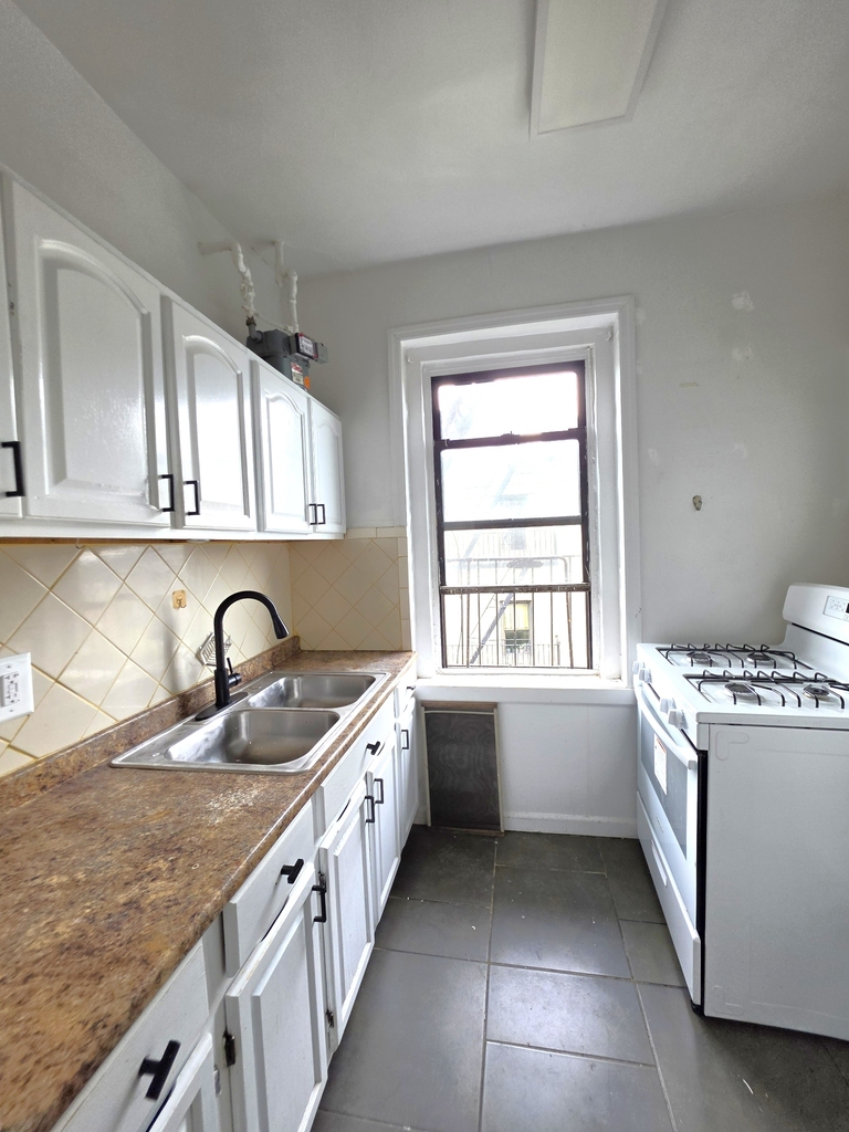 21-77 33rd Street - Photo 2