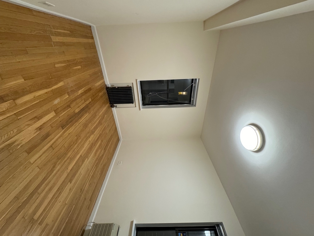 York Avenue - Photo 1