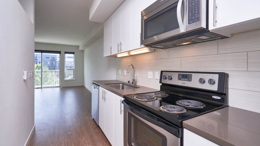 4715 42nd Ave Sw - Photo 2