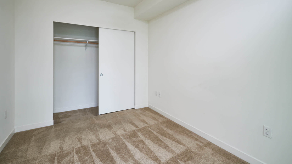 4715 42nd Ave Sw - Photo 1