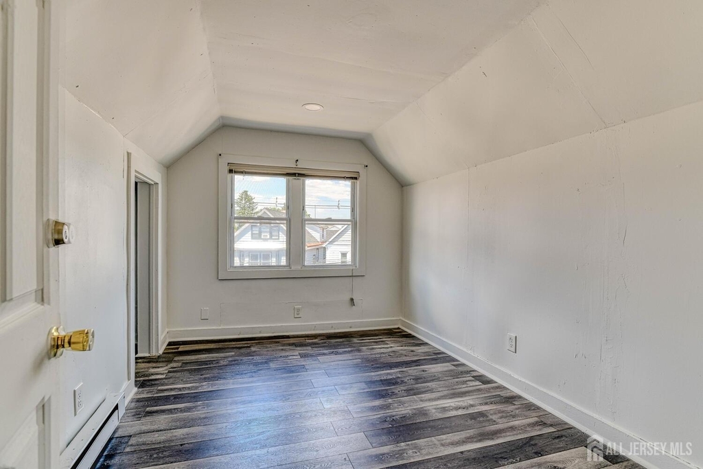 212 Easton Avenue - Photo 17