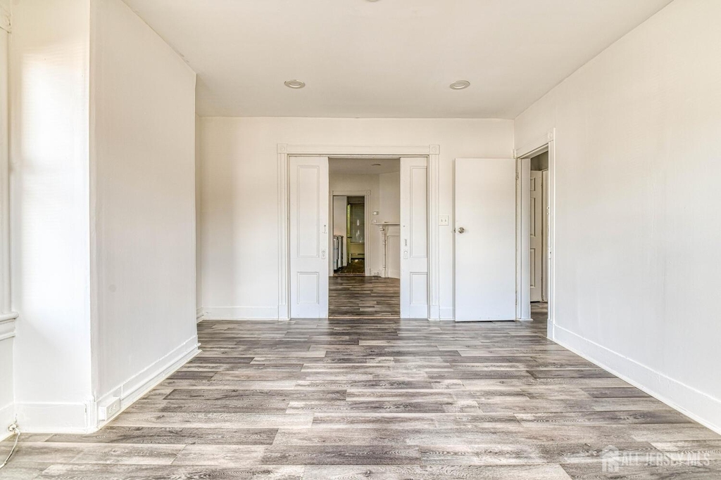 212 Easton Avenue - Photo 6