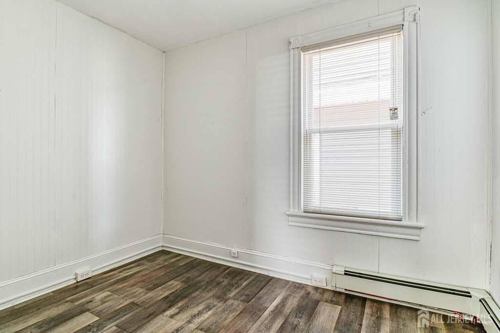 212 Easton Avenue - Photo 8