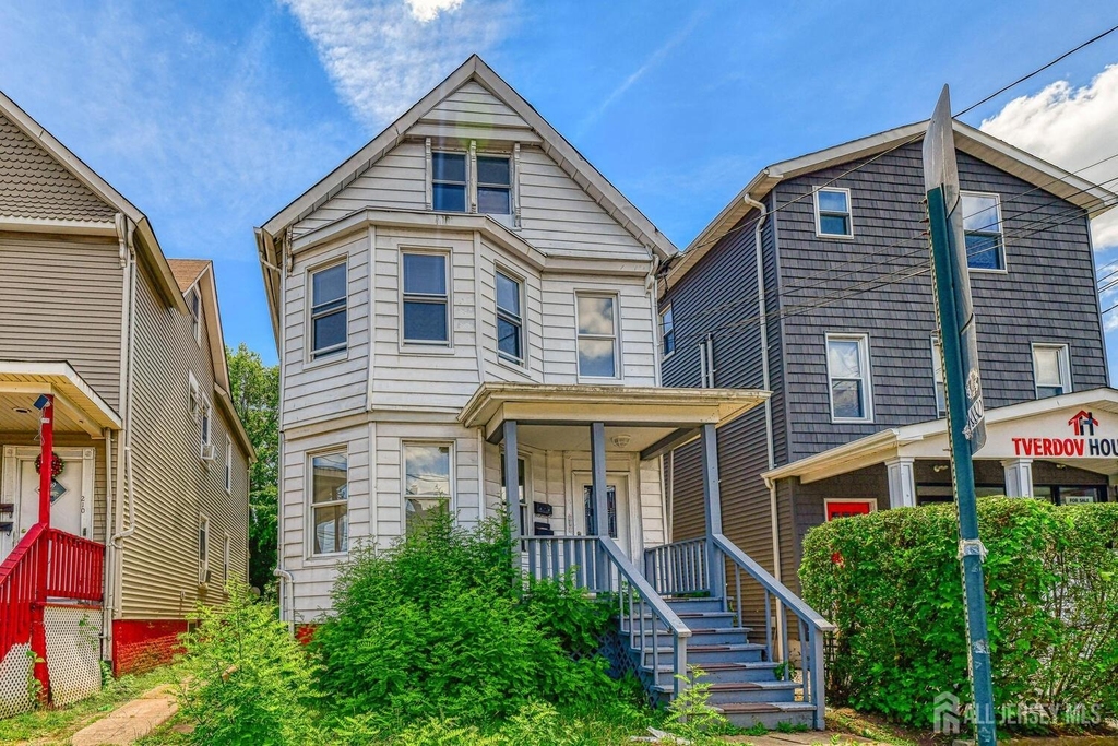 212 Easton Avenue - Photo 1