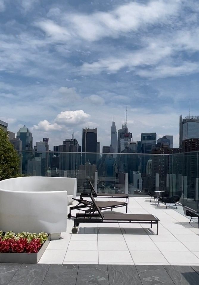 550 West 45th Street - Photo 1