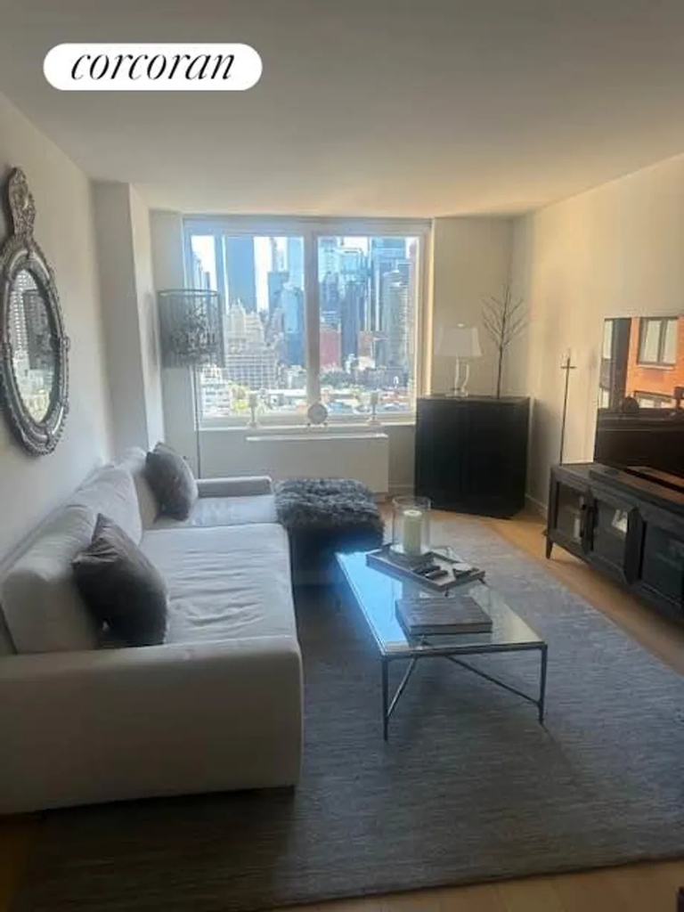 550 West 45th Street - Photo 8