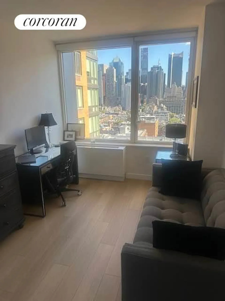 550 West 45th Street - Photo 9