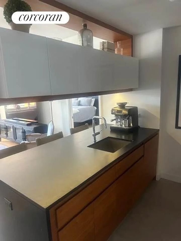 550 West 45th Street - Photo 7
