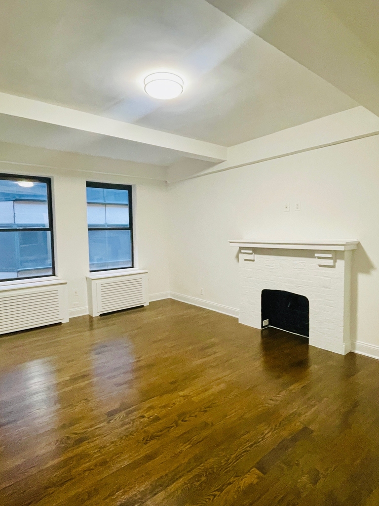 West 55th Street - Photo 4