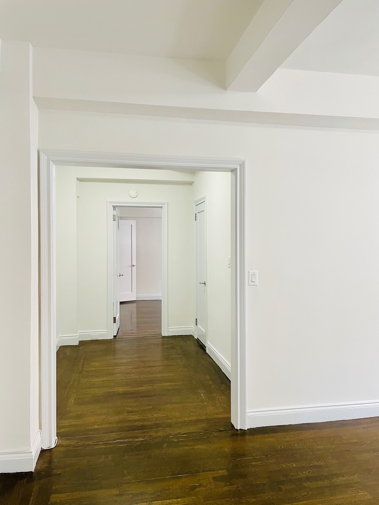 W 55th Street - Photo 7