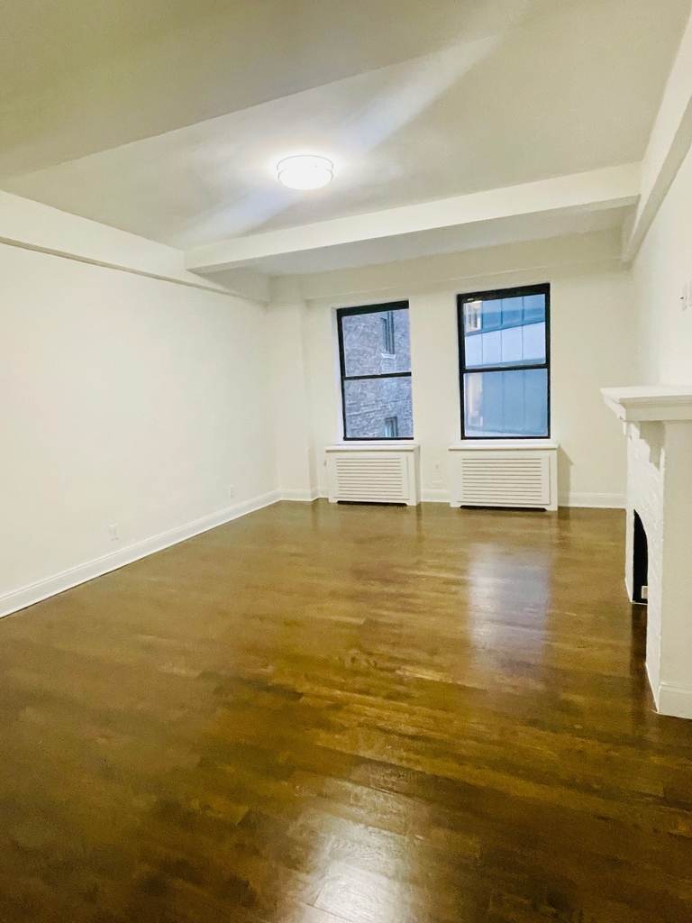 West 55th Street - Photo 3