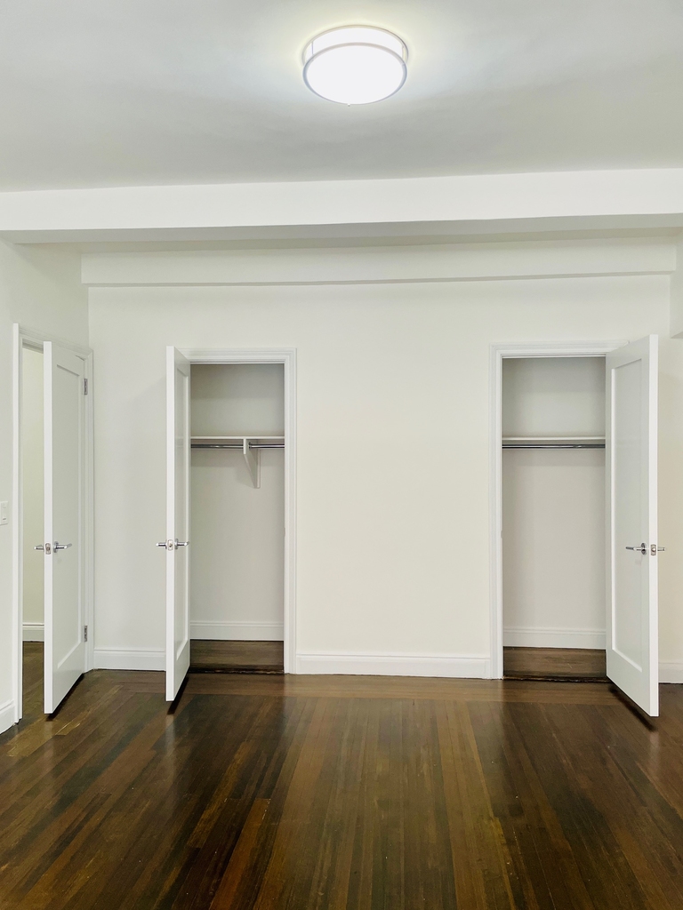 W 55th Street - Photo 10