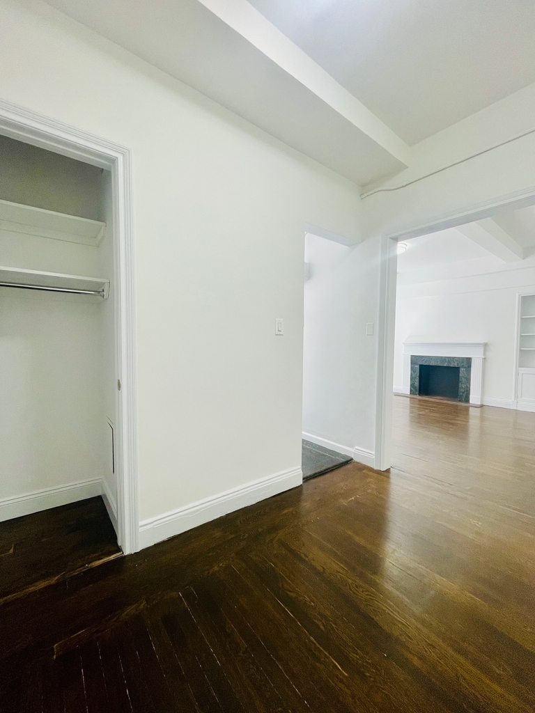 W 55th Street - Photo 4