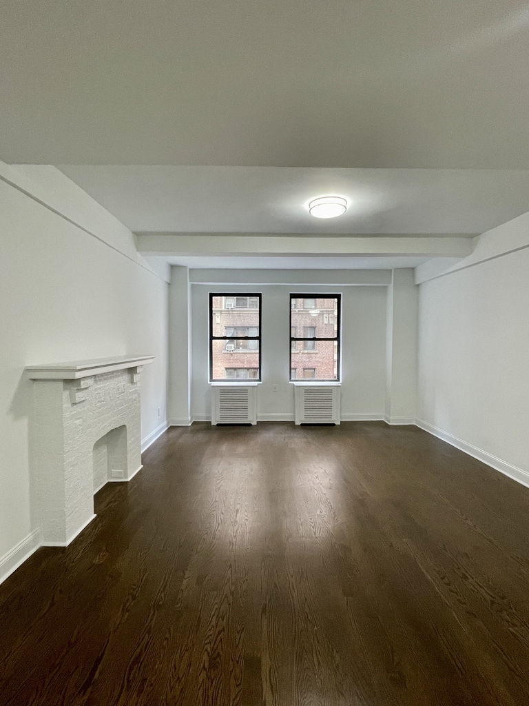 W 55th Street - Photo 0